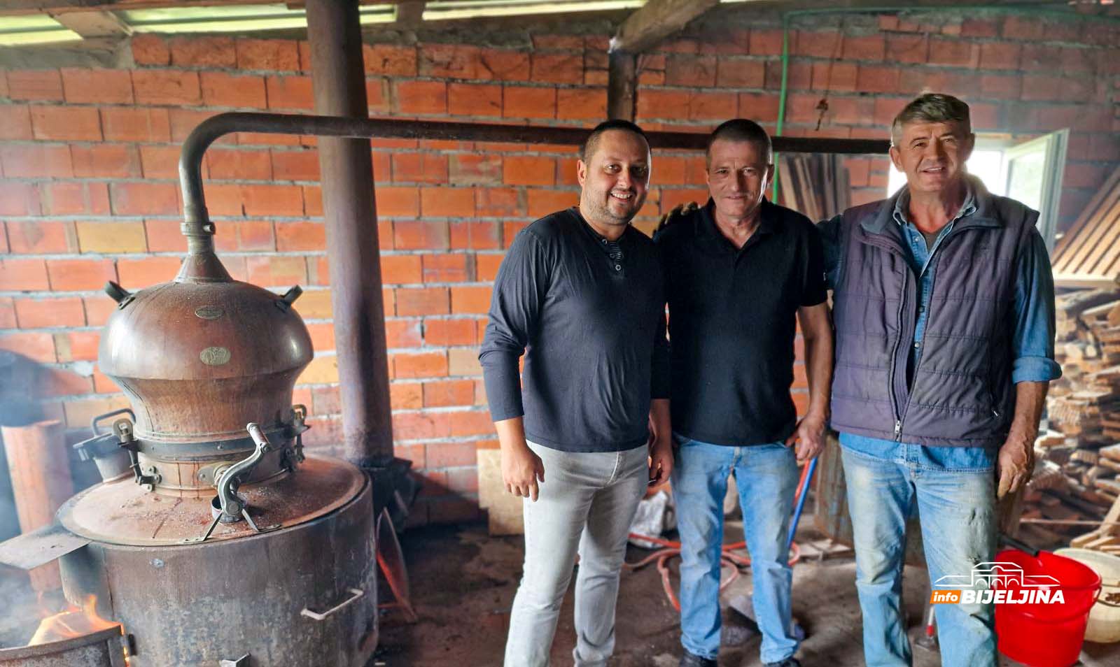 BRUJE KAZANI ŠIROM SEMBERIJE I MAJEVICE Naša šljivovica nadaleko poznata (FOTO)