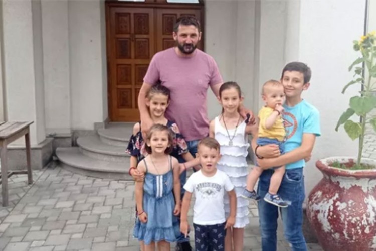 Bijeljina: Otac šestoro djece boluje od rijetke bolesti, potrebna mu je naša pomoć