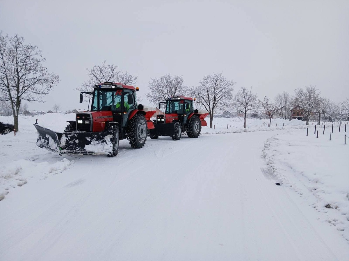 Grad Bijeljina: Izvođači sinoć čistili puteve, zbog novog snijega će morati i večeras (FOTO)