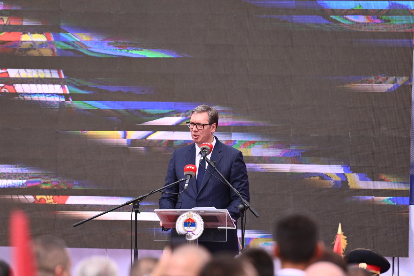 Vučić: Istorijski trenutak zahtijeva od srpskog naroda da se ujedini pod trobojkom