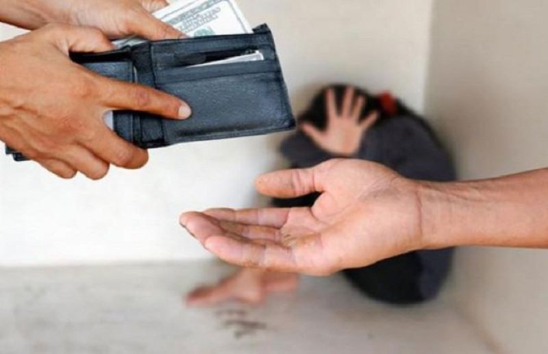 KUPILI DJEVOJČICU za 1.900 KM I TJERALI JE DA PROSI: U Okružnom sudu u Banjaluci počelo suđenje za prodaju maloljetnice