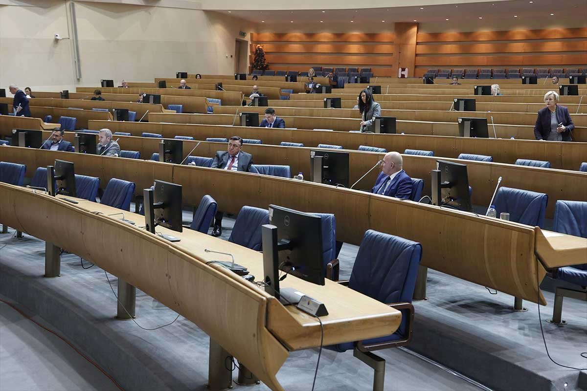 Delegati SNSD-a došli na sjednicu pa se povukli i time srušili kvorum