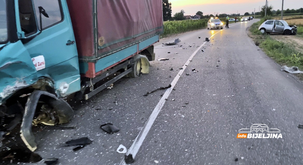TEŠKA NEZGODA KOD BIJELJINE U sudaru povrijeđen muškarac iz Ostojićeva (FOTO)