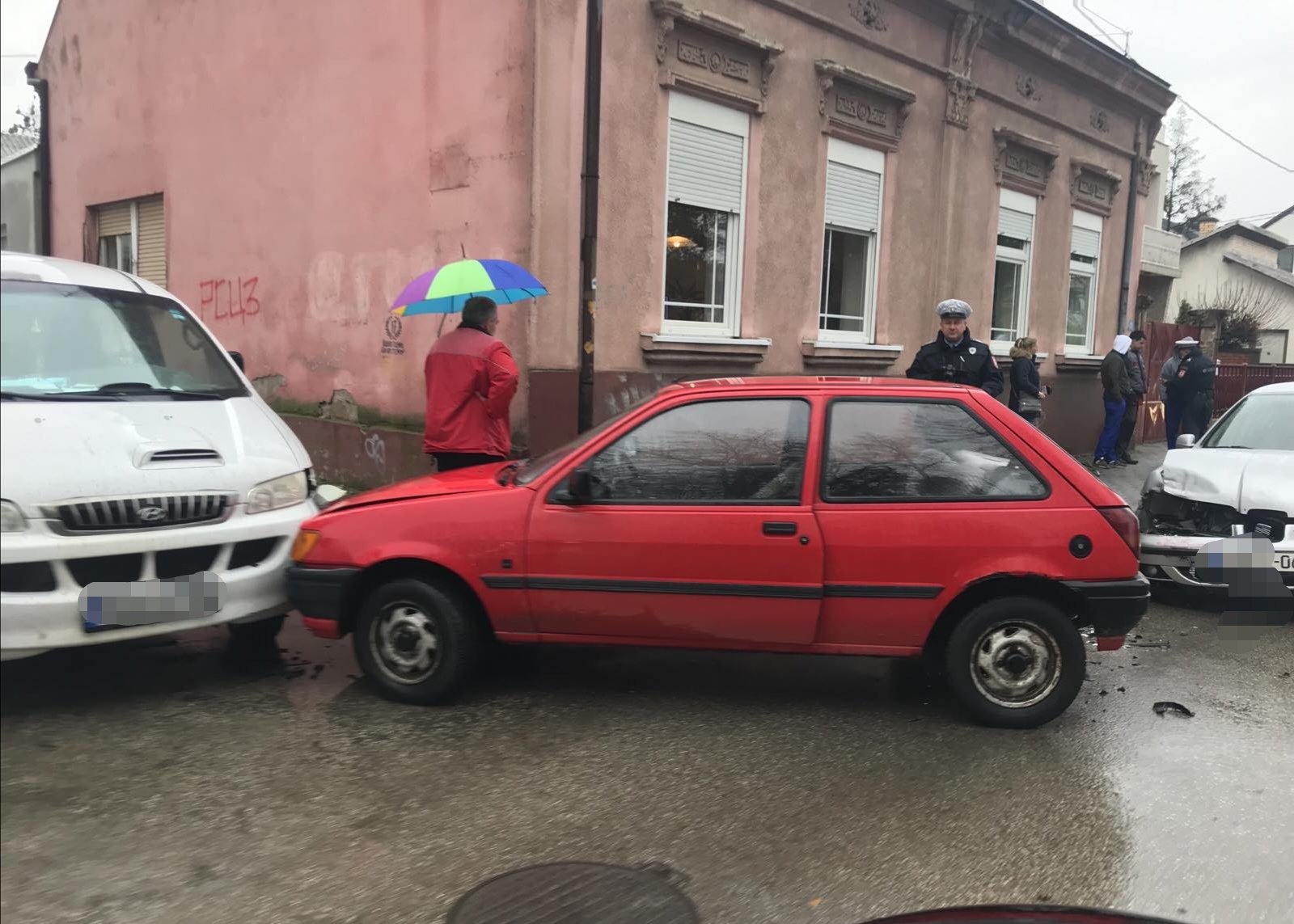 Tri vozila učestvovala u sudaru u Bijeljini (FOTO) 