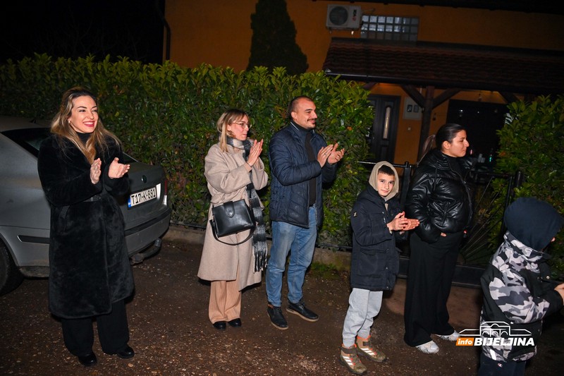 Emotivan doček za bijeljinske kik-boksere iz Abu Dabija: Prijatelji organizovali slavlje za oca i sina Rankoviće (FOTO)