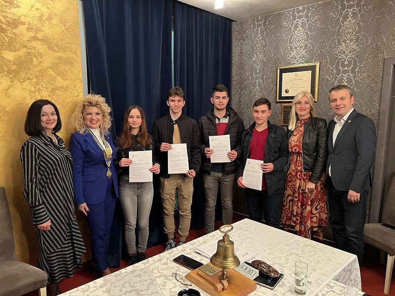 Rotary klub obezbijedio stipendije učenicima: Cilj je poboljšanje uslova života svih stanovnika u ovoj lokalnoj zajednici