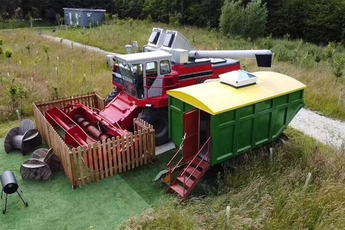 Stari kombajn preuredio u kuću za odmor (FOTO)
