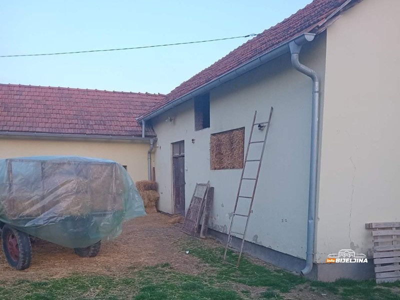 Ugledni Semberac (73) sa suprugom obrađuje 22 hektara: “Dok god mogu, neću dozvoliti da mi oranice zarastaju” (FOTO)