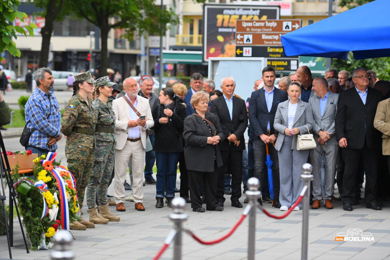 Bijeljina: Odata počast borcima koji su živote dali za slobodnu Srpsku (FOTO)