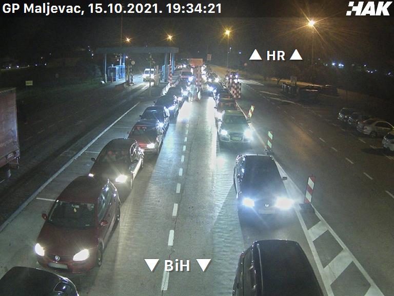 Vozači, naoružajte se strpljenjem! Duge kolone vozila na Donjoj Gradini i Velikoj Kladuši