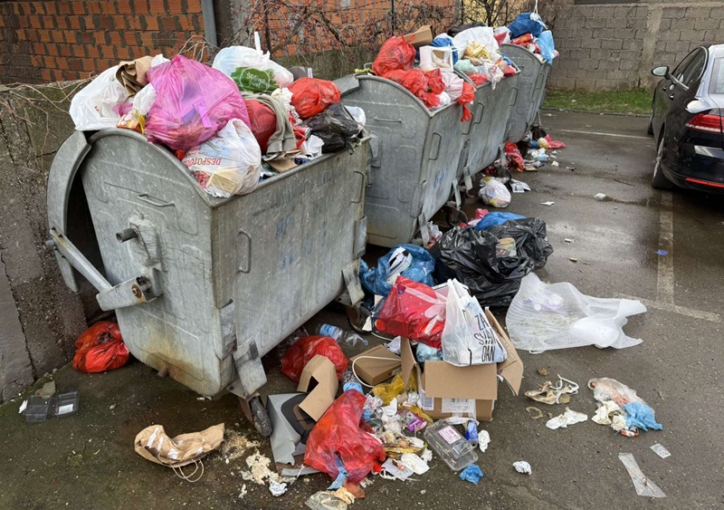 Smeće u centru Bijeljine, mještani zabrinuti za zdravlje