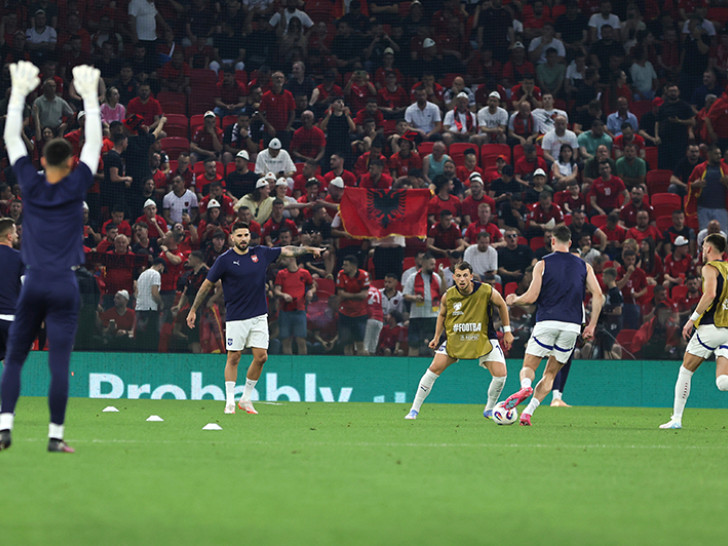 Neredi u Tirani: Utakmica Albanija – Srbija prekinuta nakon više incidenata