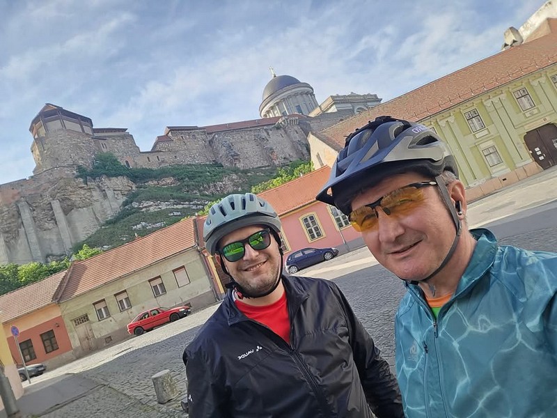 Od Beča do Bijeljine stigli na biciklima: Nisu ih zaustavili ni pljusak ni blato, planiraju i novi izazov (FOTO)
