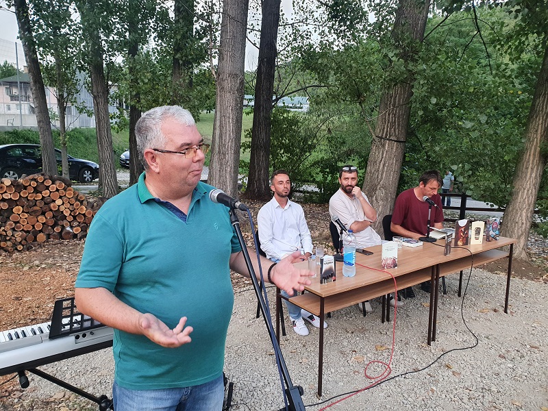 Ugljevik: Promovisana knjiga “Vrt” pjesnika Dragana Markovića 