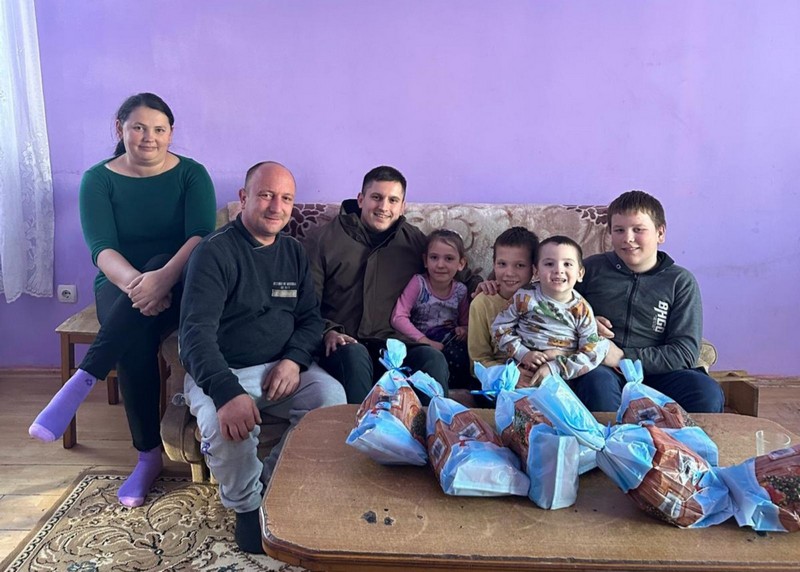 Višković: Neka praznici budu podsjećanje da je porodica temelj našeg društva (FOTO)