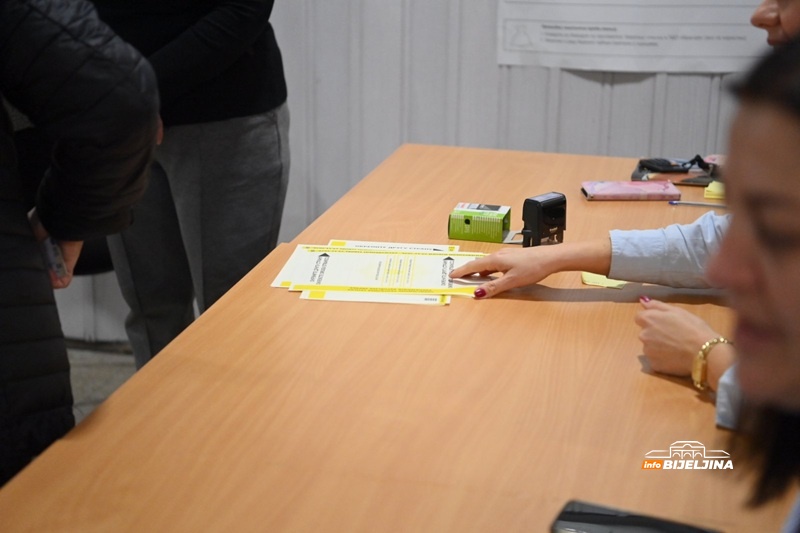 Ugljevik: Otvoreno svih 29 biračkih mjesta, angažuju i jedan mobilni tim