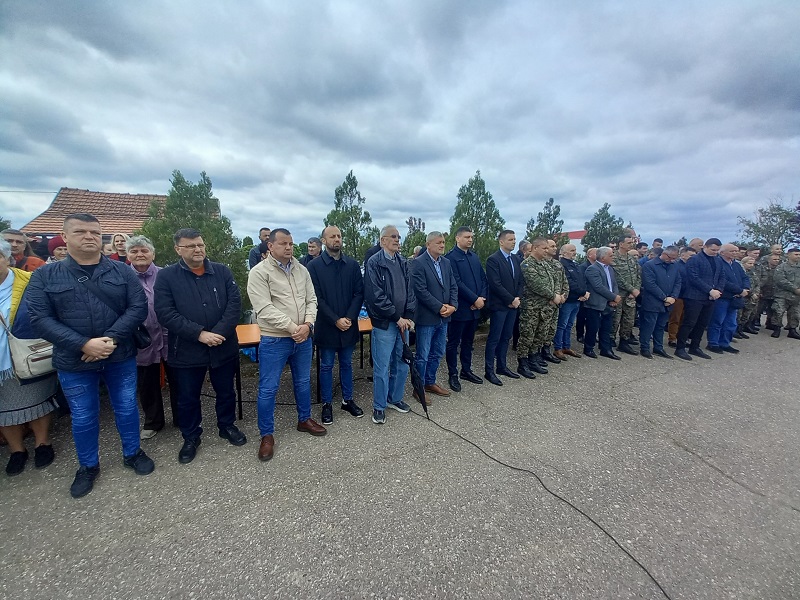 Na groblju u Pučilama obilježena 31 godina od bitke za Banj brdo (FOTO)