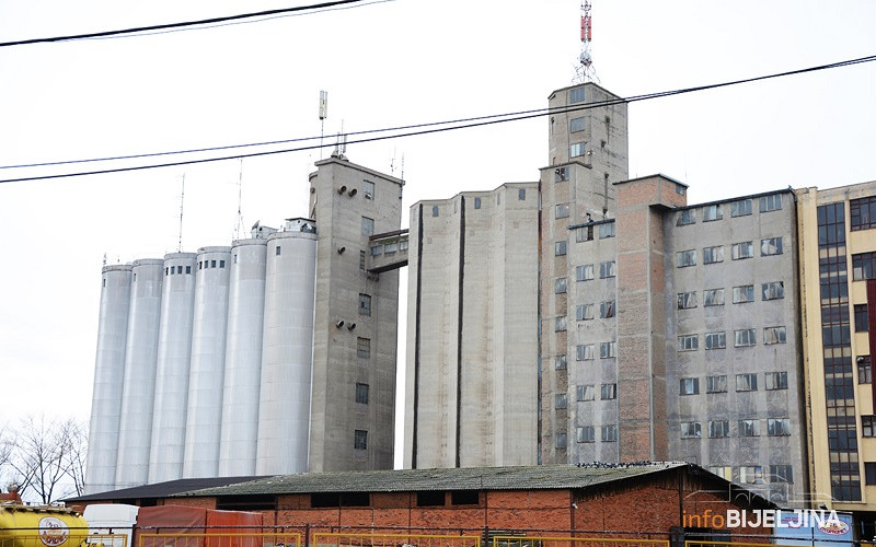 Semberski gigant u rukama Moralića