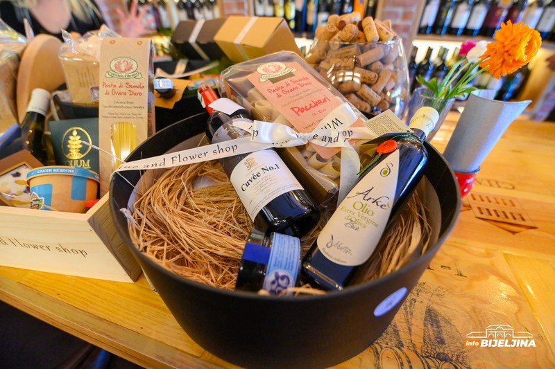 Wine and Flower shop Bijeljina: Bogata ponuda prigodnih slavskih poklona (FOTO)