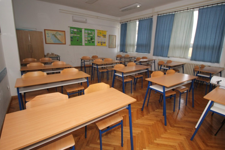 Učenik prijetio 