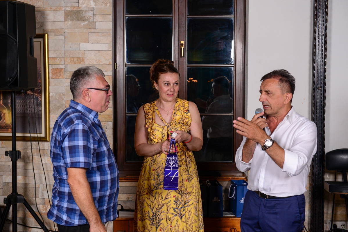 Ovako se cijene radnici: Pekara „Bodaxco“ radnog kolegu ispratila u penziju uz svečanost i poklone (FOTO)