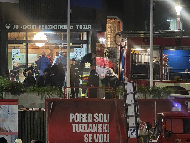 U požaru u Domu penzionera u Tuzli 10 mrtvih, među 20 povrijeđenih policajci i vatrogasci (FOTO, VIDEO)