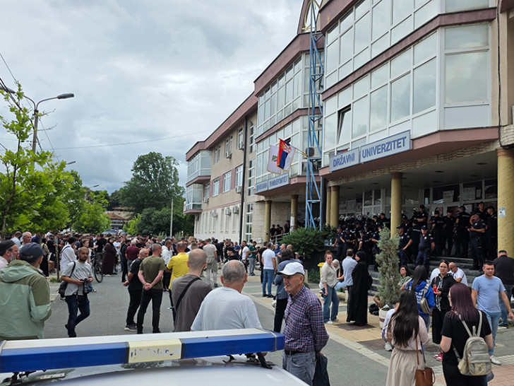 Određen pritvor svim osumnjičenima za napad na policiju u Novom Pazaru