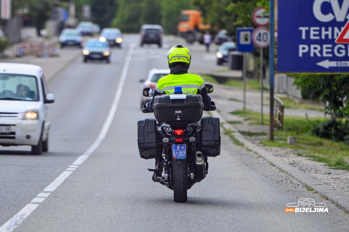 Mladi Bijeljinac u policijskoj uniformi patrolira na motociklu u Loznici i osvaja medalje (FOTO)