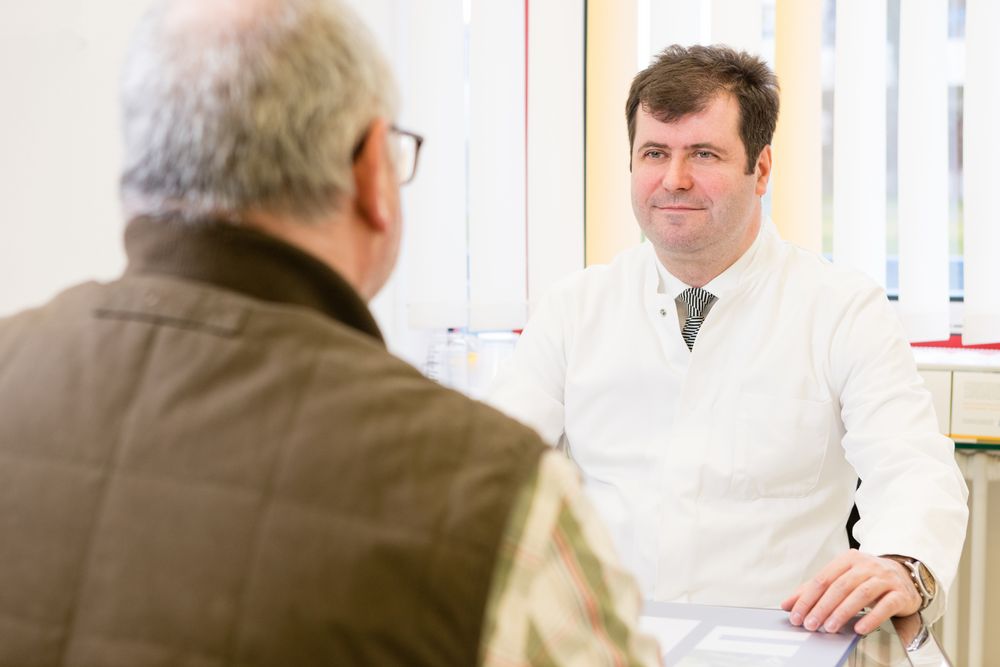 Iz BiH otišao prije 30 godina bez znanja ijedne riječi jezika: Banjalučanin izveo 1.000. operaciju u Njemačkoj i to UZ POMOĆ ROBOTA