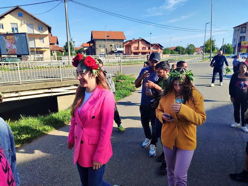 Romi u Bijeljini obilježili Đurđevdan i dolazak proljeća (FOTO)