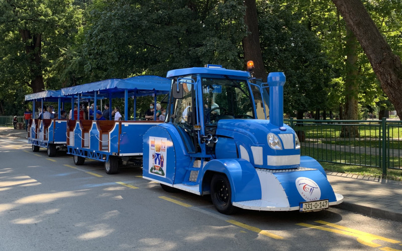 Bijeljina: Turistički vozić počeo sa radom, poznat red vožnje i cijena karte