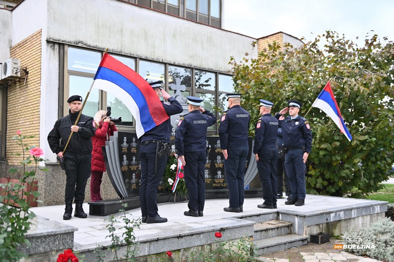 PU Bijeljina: Povodom krsne slave MUP-a RS služen parastos za 53 poginula pripadnika (FOTO)