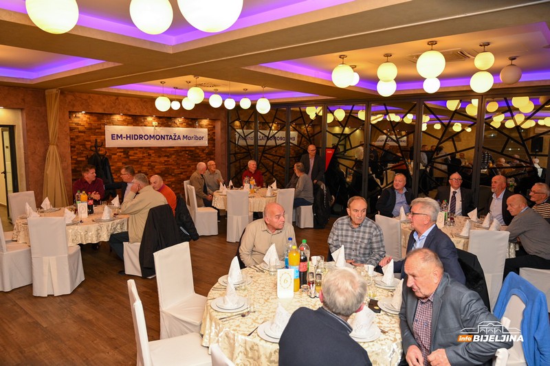 Radnici “Hidromontaže” se okupili u Bijeljini: Firma koja je iza sebe ostavila fabričke gigante i neraskidiva prijateljstva (FOTO)