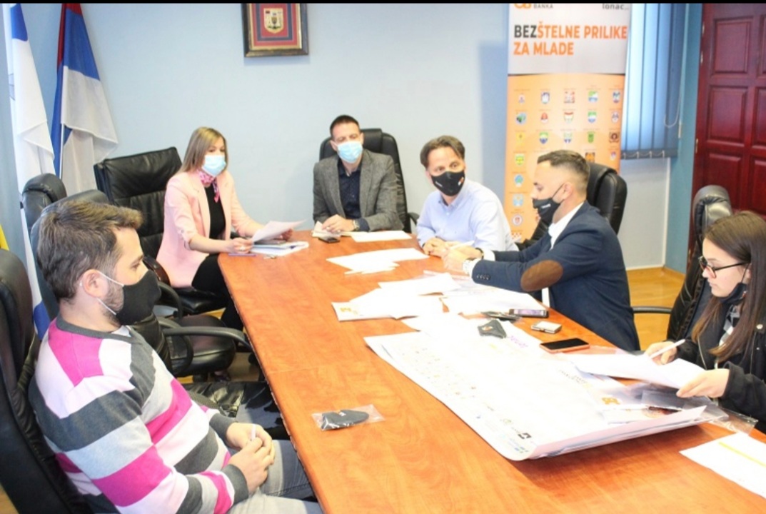 Potpisani ugovori o pet projekata Omladinske banke Ugljevik 