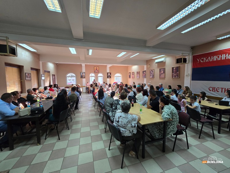 Promovisana knjiga “Kad bi iznijeli sanke” Bijeljinke Jane Čičarove: Mlada književnica izrasta u velikog umjetnika (FOTO)