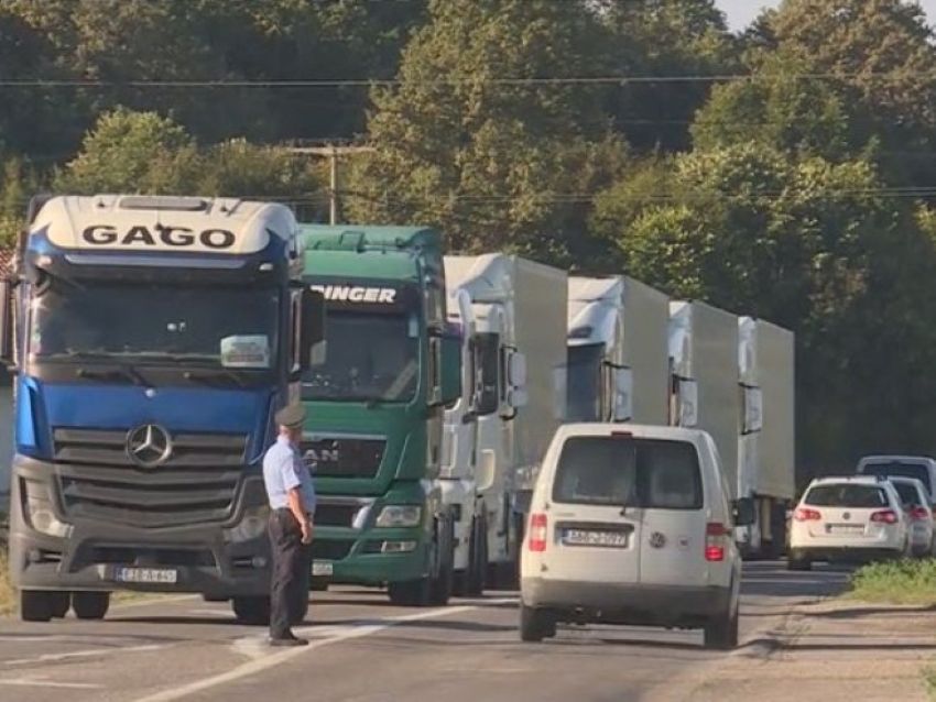 Kolaps u BiH: Blokirano 17 graničnih prelaza i 21 terminal – privreda trpi milionske gubitke