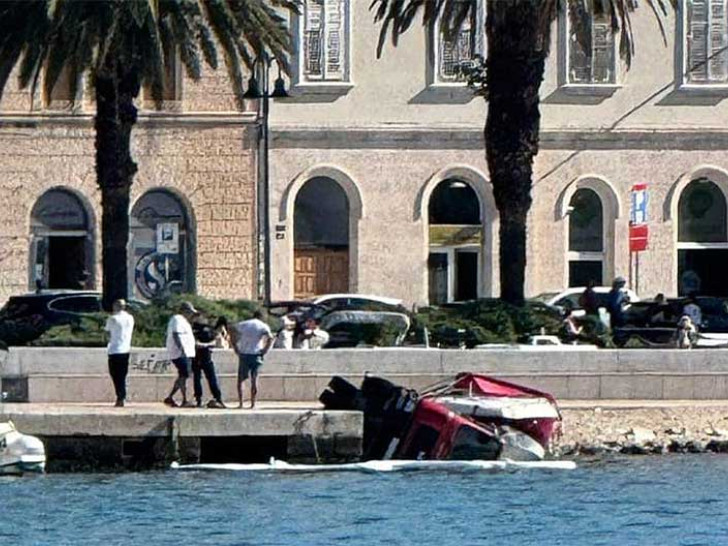 Kamion završio u moru tokom spuštanja čamca