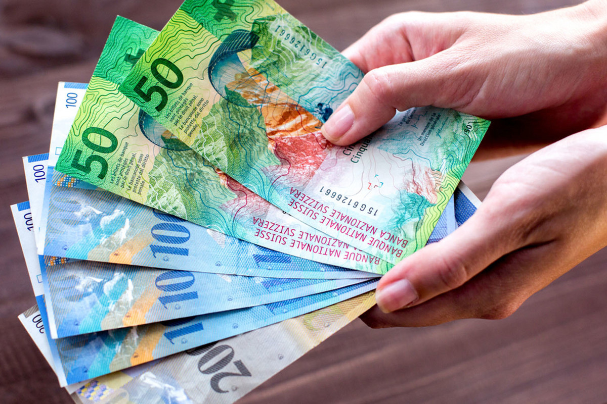 Švajcarac jači od evra: Da li se sada isplati štediti u toj valuti?