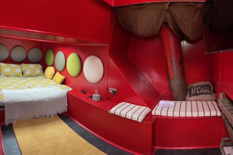 Stari kombajn preuredio u kuću za odmor (FOTO)