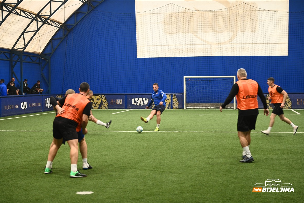 Pripadnici PU Bijeljina na turniru u malom fudbalu: Trifković najbolji igrač, a Pavlović strijelac (FOTO)