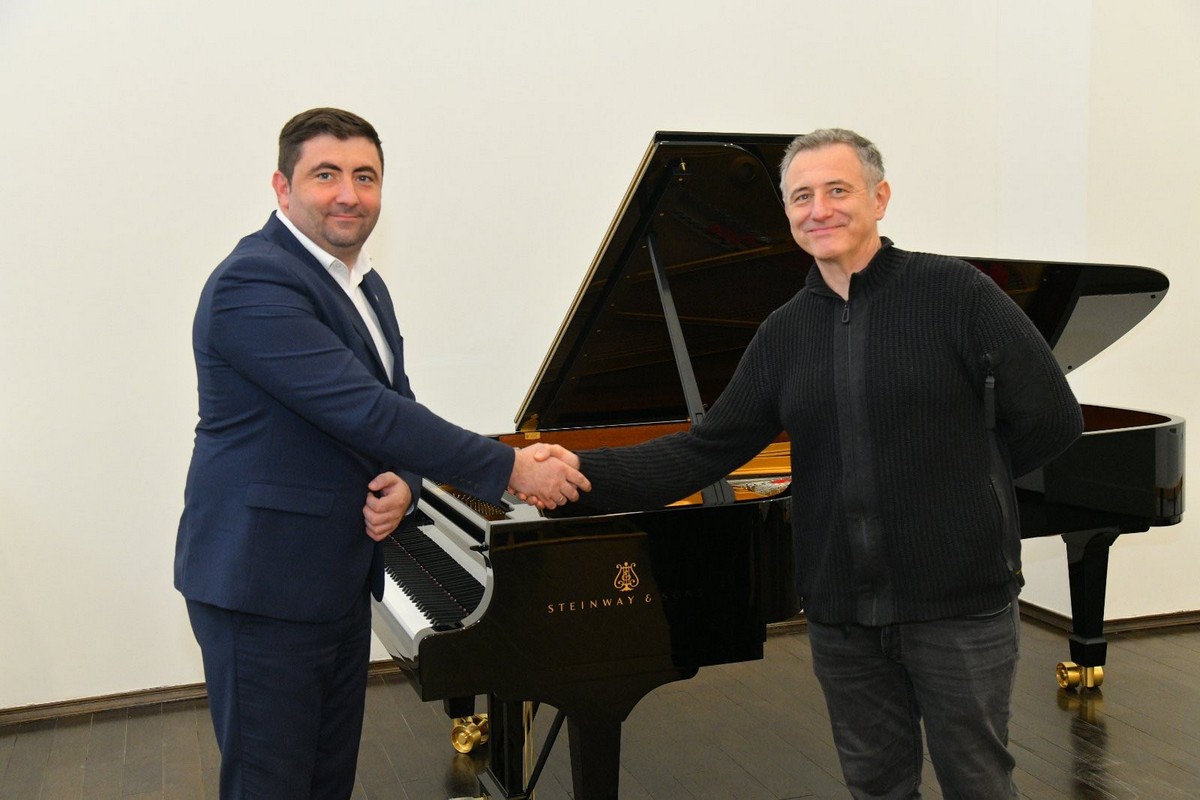 Petrović ponovo o famoznom klaviru: Dolazi nam svjetski poznati pijanista (FOTO)