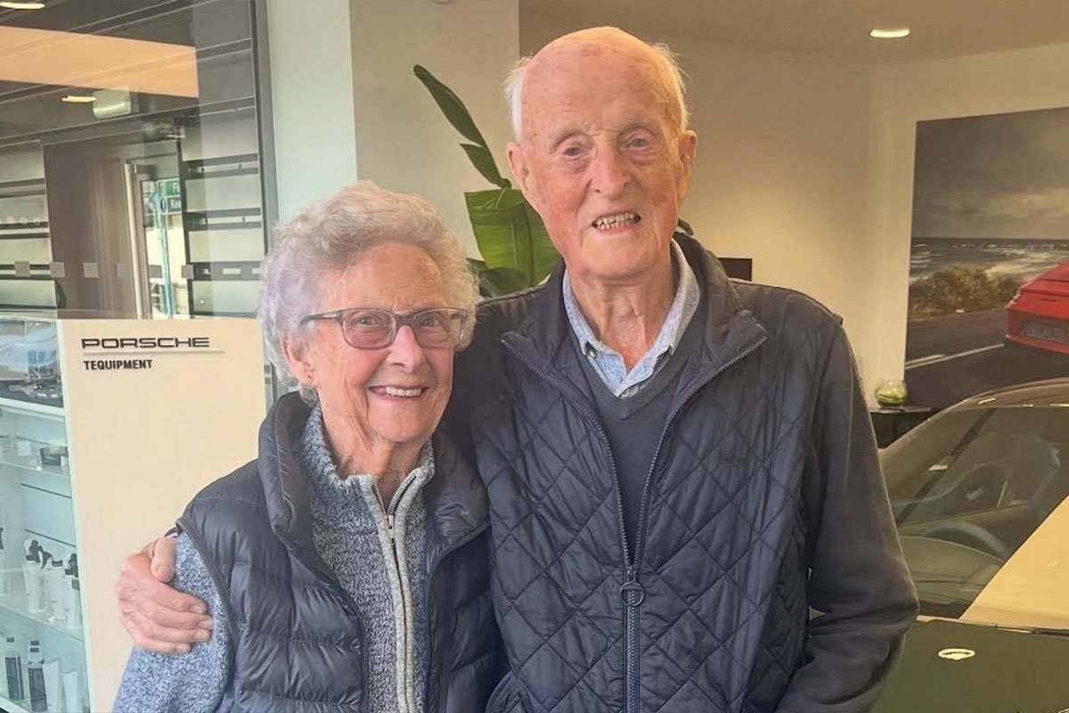 Bračni par za sedamdesetu godišnjicu braka kupio Porsche (FOTO)