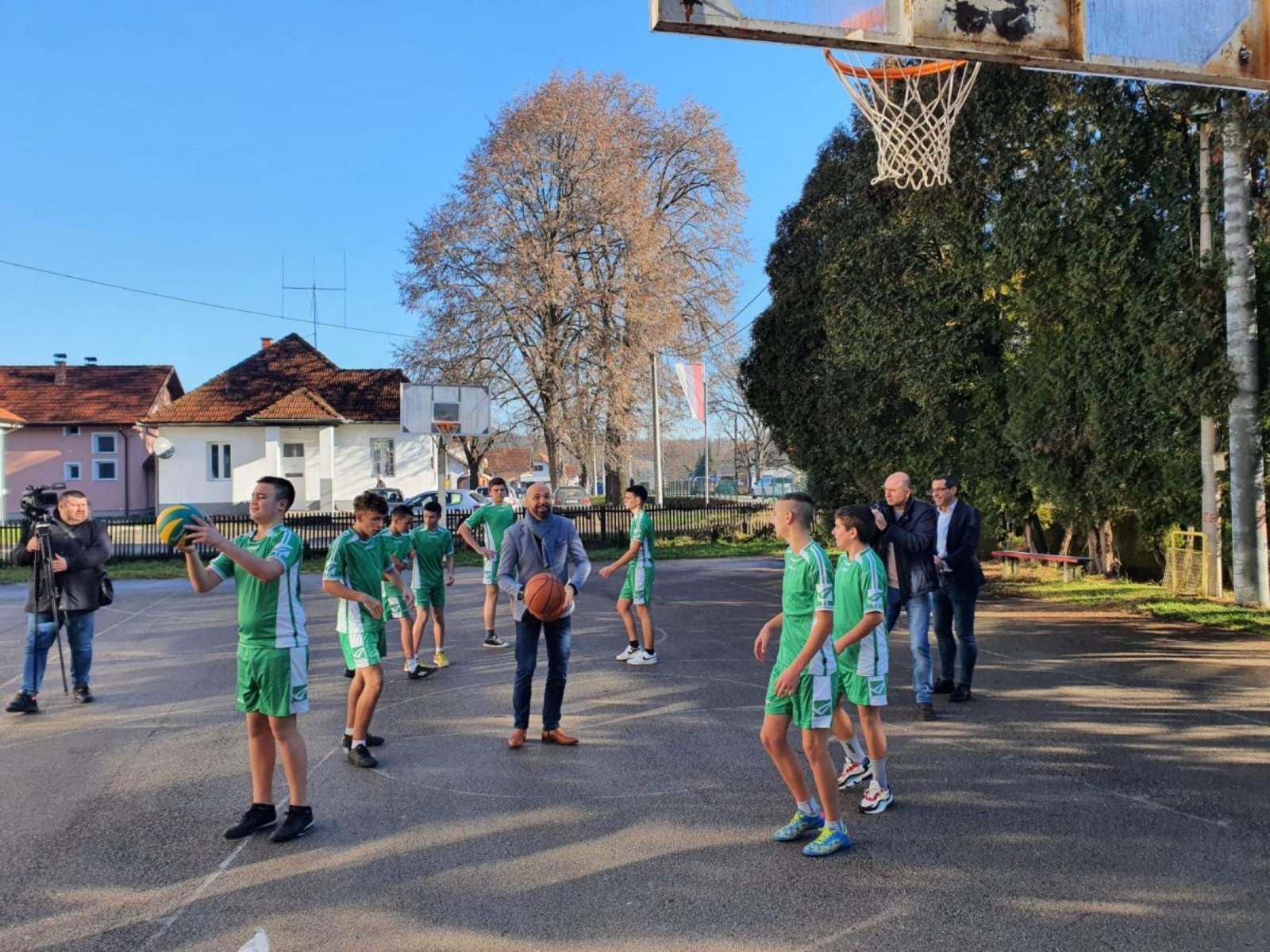 Privrednik iz Njemačke uručio školi u Priboju donaciju vrijednu 3.000 KM (FOTO)