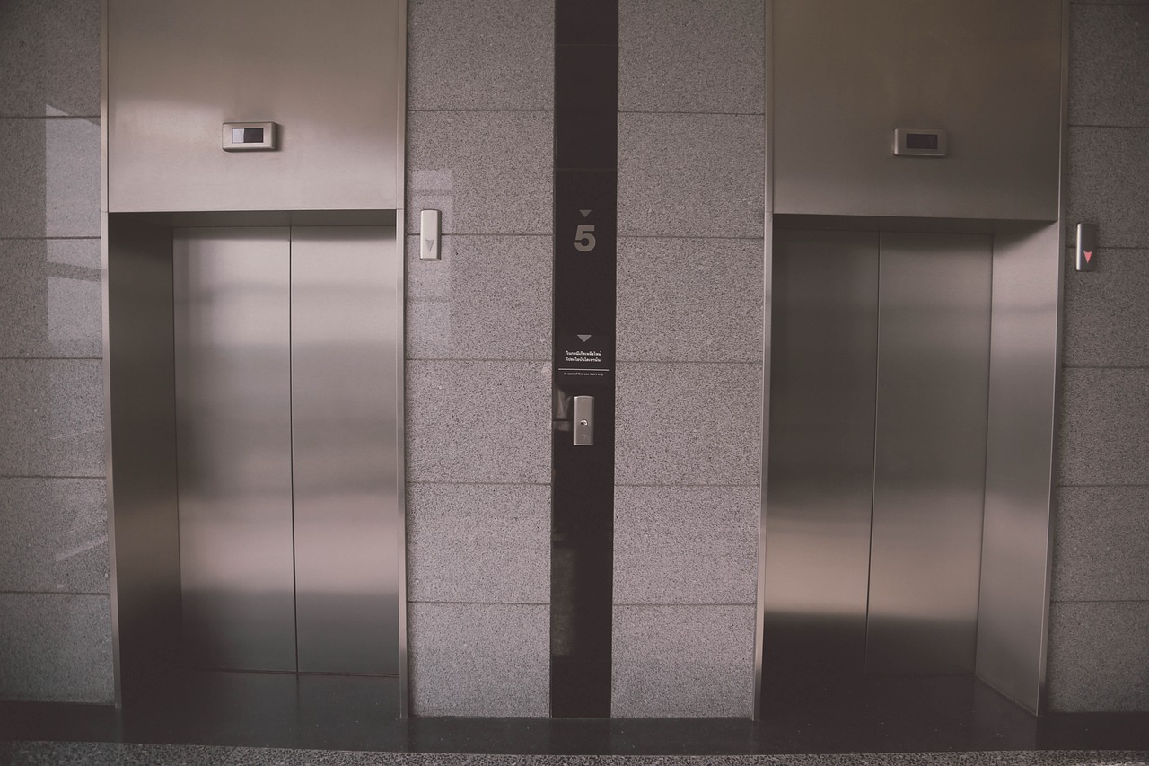 Jeziva nesreća u staračkom domu: Lift usmrtio ženu