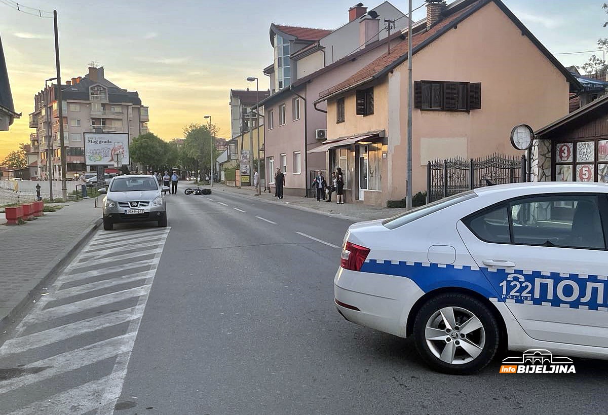 Bijeljina: Motociklom udario pješaka, oboje prevezeno u Urgentni blok (FOTO)