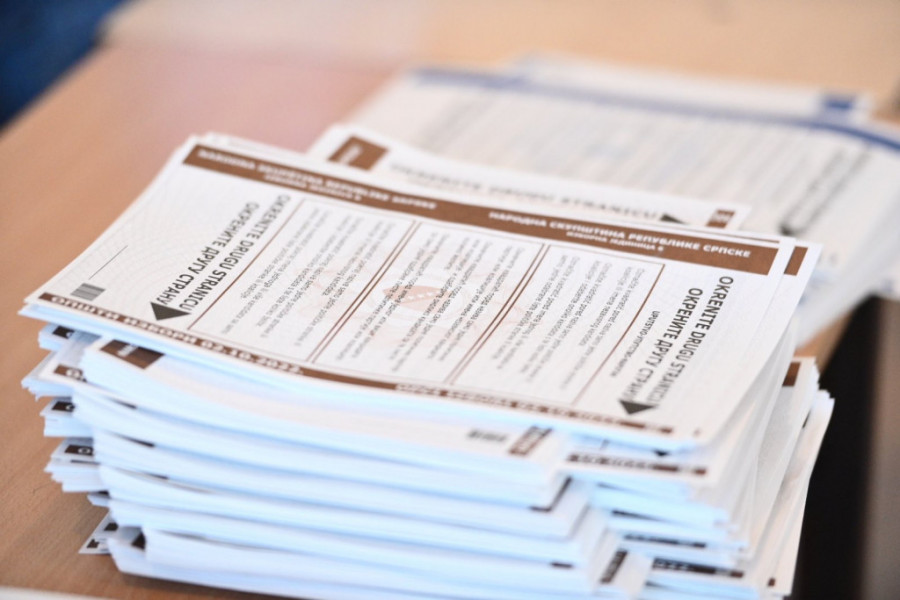 MUP RS: Glasački listići na snimku paljenja nisu identični sa listićima CIK-a