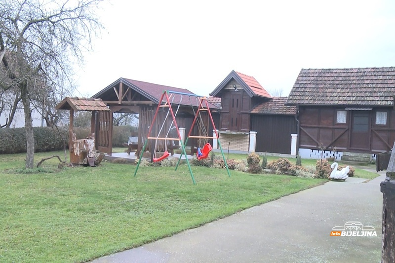 Porodica iz Lopara pokazuje da selo ima budućnost: 