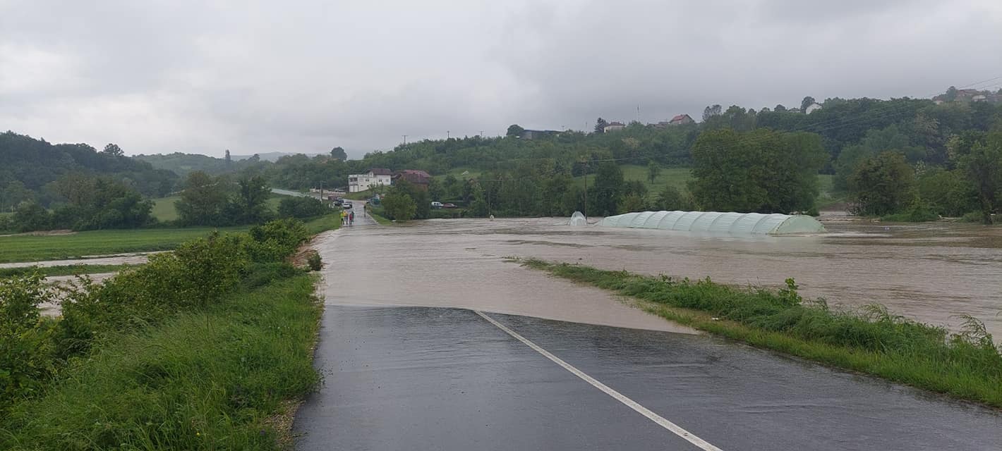 Lopare: Izlila se rijeka Gnjica i bujični potoci (FOTO)