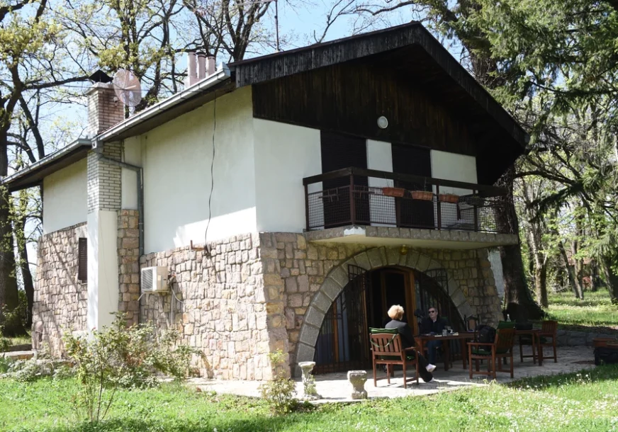Kako danas izgleda vikendica Bate Živojinovića u podnožju Kosmaja