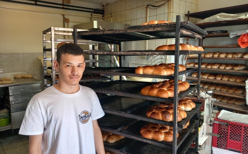 Lijepa priča iz Bijeljine: Gluvonijemi dječak dobio posao u pekari